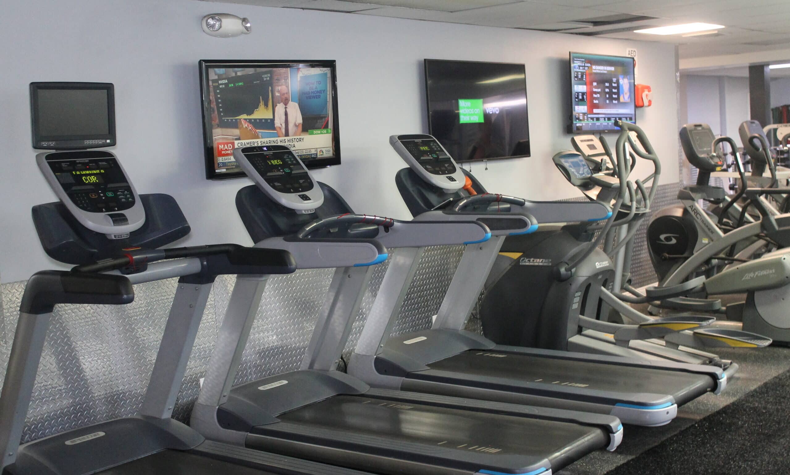 Nutrition coaching at Elite Fitness of Huntington